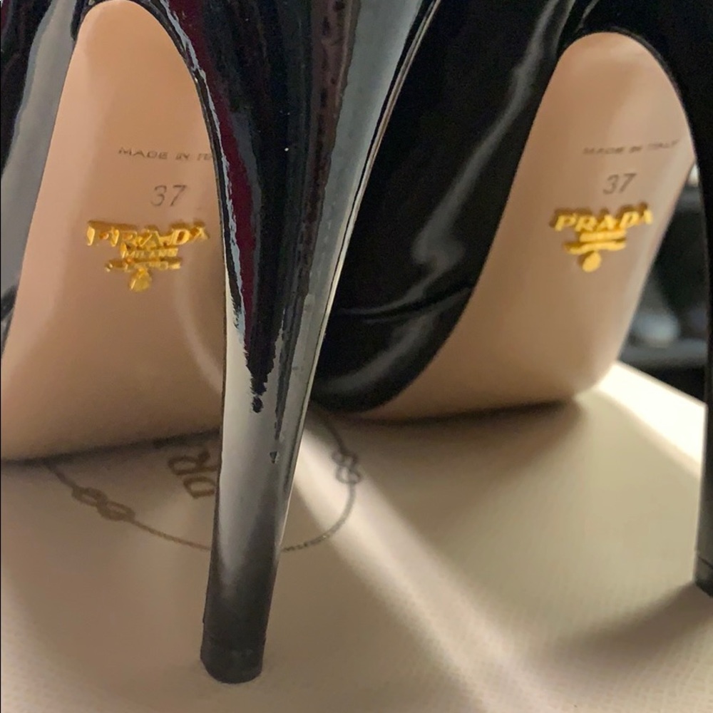 Prada Black Patent pumps size 37 - Picture 6 of 8